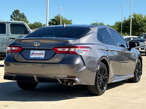 Used 2020 Toyota Camry SE FWD image 8