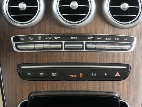 Used 2022 Mercedes-Benz GLC 300 4MATIC image 23