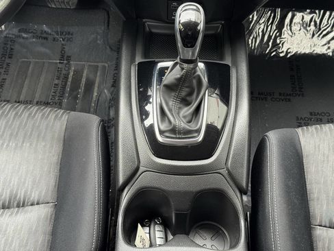 Used 2017 Nissan Rogue SV image 26