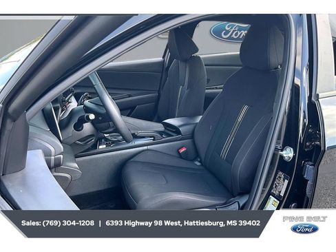 Used 2025 Hyundai Elantra Sport FWD image 18