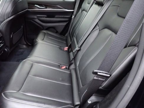 Certified 2023 Jeep Grand Cherokee Limited image 17