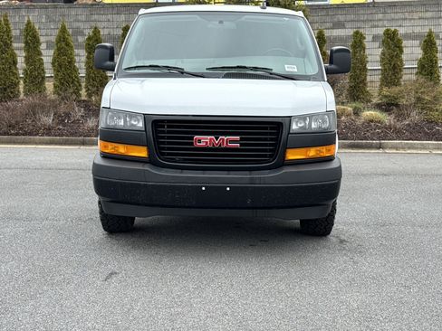 Used 2022 GMC Savana 2500 w/ Driver Convenience Package image 3