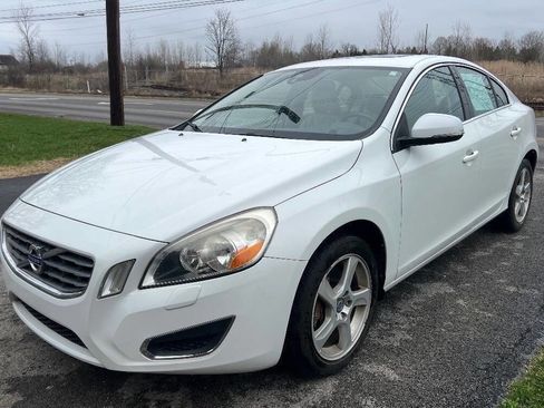 Used 2013 Volvo S60 T5 image 3