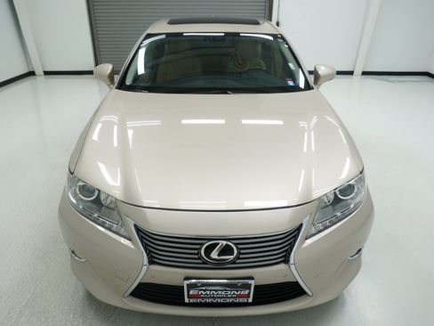 Used 2013 Lexus ES 350 w/ Luxury Pkg FWD image 2