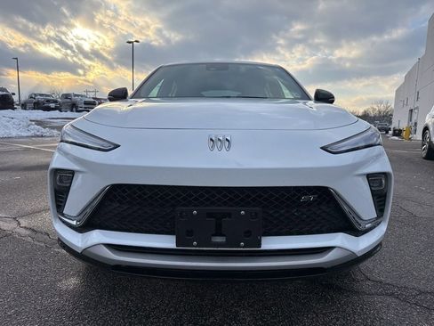 Used 2024 Buick Envista Sport Touring w/ Convenience I Package image 4