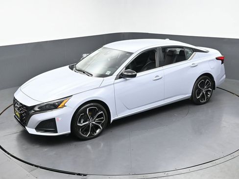 Used 2023 Nissan Altima 2.5 SR image 43