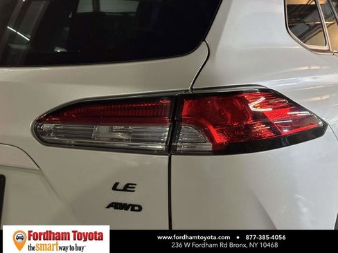 Used 2022 Toyota Corolla Cross LE w/ Moonroof Package image 12