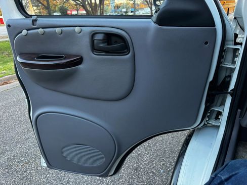 Used 2000 Dodge B1500 Van image 14