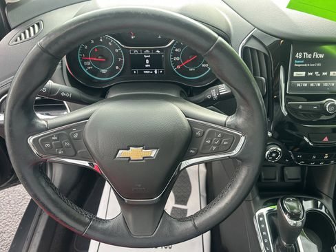 Used 2018 Chevrolet Cruze Premier image 10