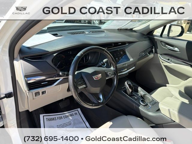 Used 2021 Cadillac XT4 Luxury w/ Cold Weather Package FWD image 16