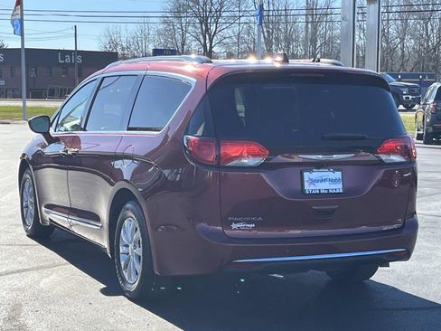 Used 2018 Chrysler Pacifica Touring-L Plus image 5