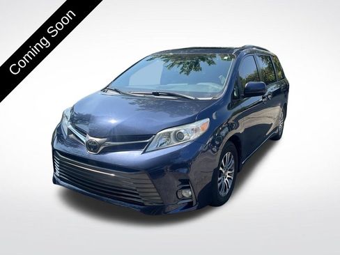 Used 2020 Toyota Sienna XLE FWD image 1
