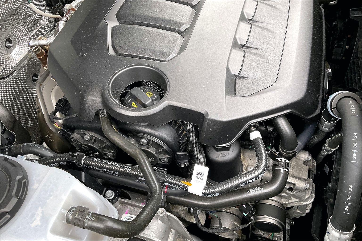 Used 2025 Volkswagen Atlas SEL AWD/4WD image 32