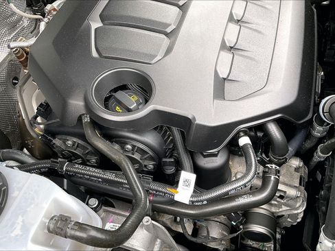 Used 2025 Volkswagen Atlas SEL AWD/4WD image 32