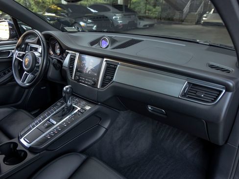 Certified 2018 Porsche Macan GTS AWD/4WD image 59