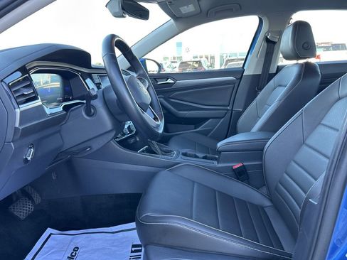Used 2024 Volkswagen Jetta SE image 11
