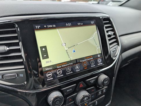 Certified 2022 Jeep Grand Cherokee Laredo X image 15