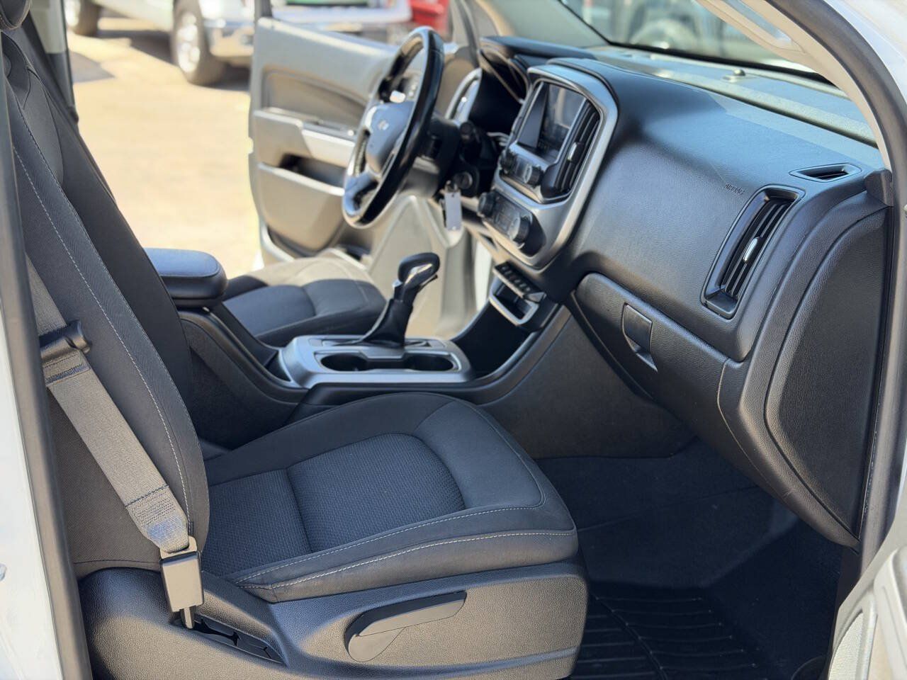 Used 2022 Chevrolet Colorado LT w/ Safety Package AWD/4WD image 11