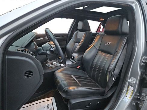 Used 2018 Chrysler 300 S image 41