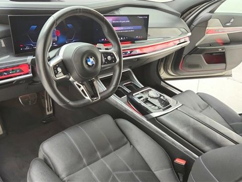 Used 2024 BMW 740i image 17