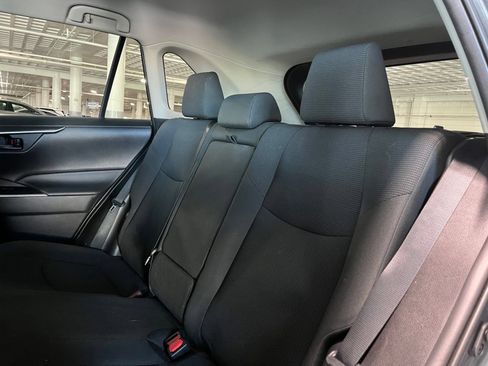 Used 2021 Toyota RAV4 LE AWD/4WD image 34