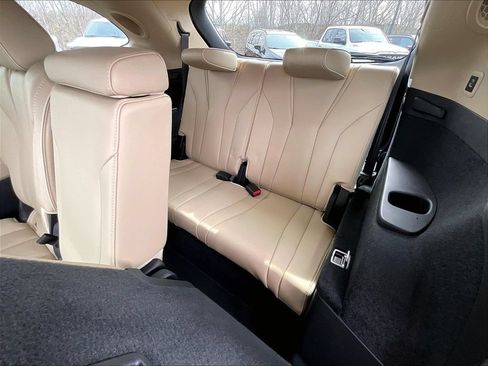 Used 2023 Acura MDX SH-AWD w/ Advance Package image 16