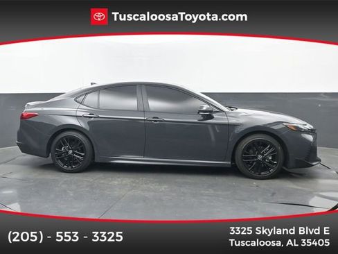 Used 2025 Toyota Camry SE image 1