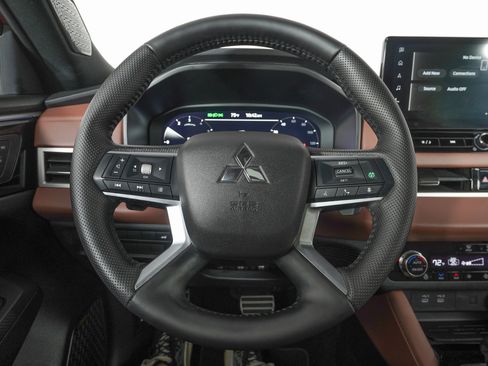Used 2025 Mitsubishi Outlander SEL image 20