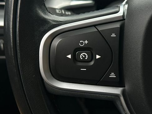 Used 2019 Volvo XC60 T6 Momentum w/ Multimedia Package AWD/4WD image 31