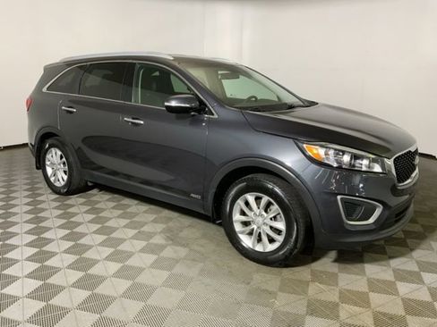 Used 2018 Kia Sorento AWD image 4