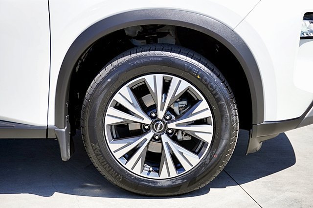 Used 2023 Nissan Rogue SV w/ SV Premium B Package FWD image 15