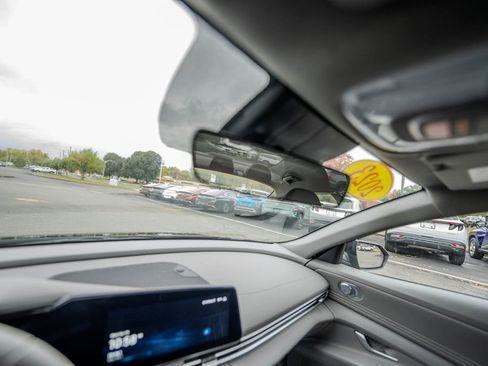 Certified 2023 Hyundai Elantra SEL w/ Convenience Package image 19