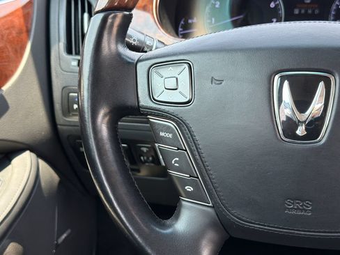 Used 2013 Hyundai Equus Signature RWD image 16