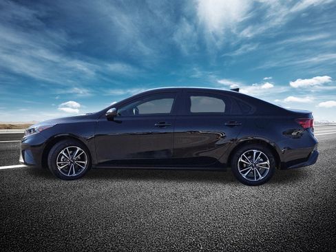 Used 2023 Kia Forte LXS image 12