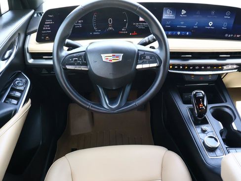 Certified 2024 Cadillac XT4 Luxury FWD image 14