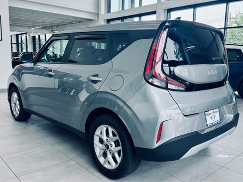 Used 2023 Kia Soul LX w/ LX Technology Package FWD image 8