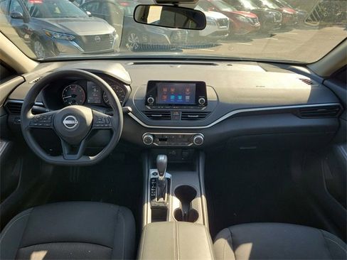 Used 2024 Nissan Altima 2.5 S image 14