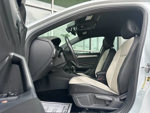 Used 2019 Volkswagen Jetta R-Line image 11