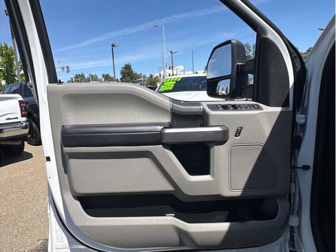 Used 2018 Ford F250 XLT w/ XLT Value Package AWD/4WD image 16