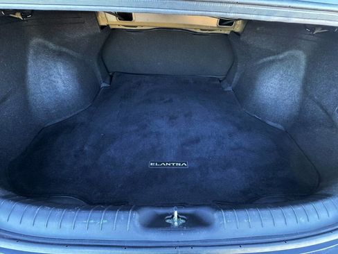 Used 2021 Hyundai Elantra SE w/ Cargo Package FWD image 12