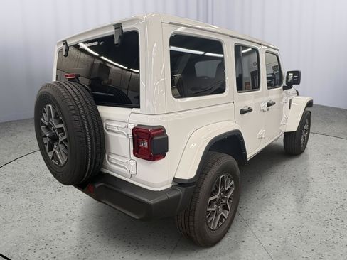 Used 2025 Jeep Wrangler Unlimited Sahara AWD/4WD image 5