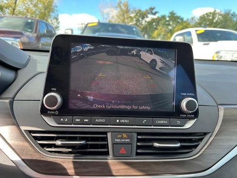 Used 2023 Nissan Altima 2.5 SV image 18