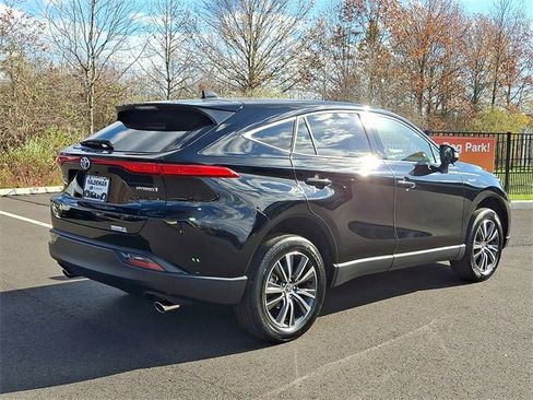 Used 2021 Toyota Venza LE image 7