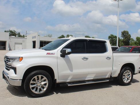 Used 2022 Chevrolet Silverado 1500 LTZ w/ LTZ Convenience Package II AWD/4WD image 4