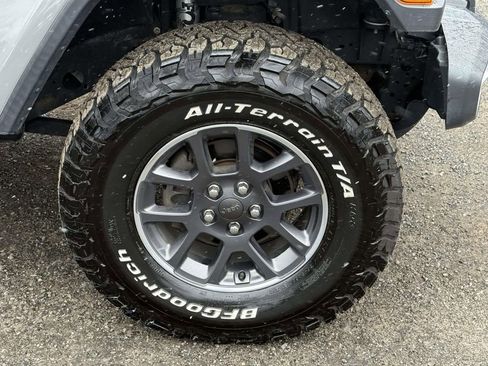 Used 2020 Jeep Gladiator Sport image 7