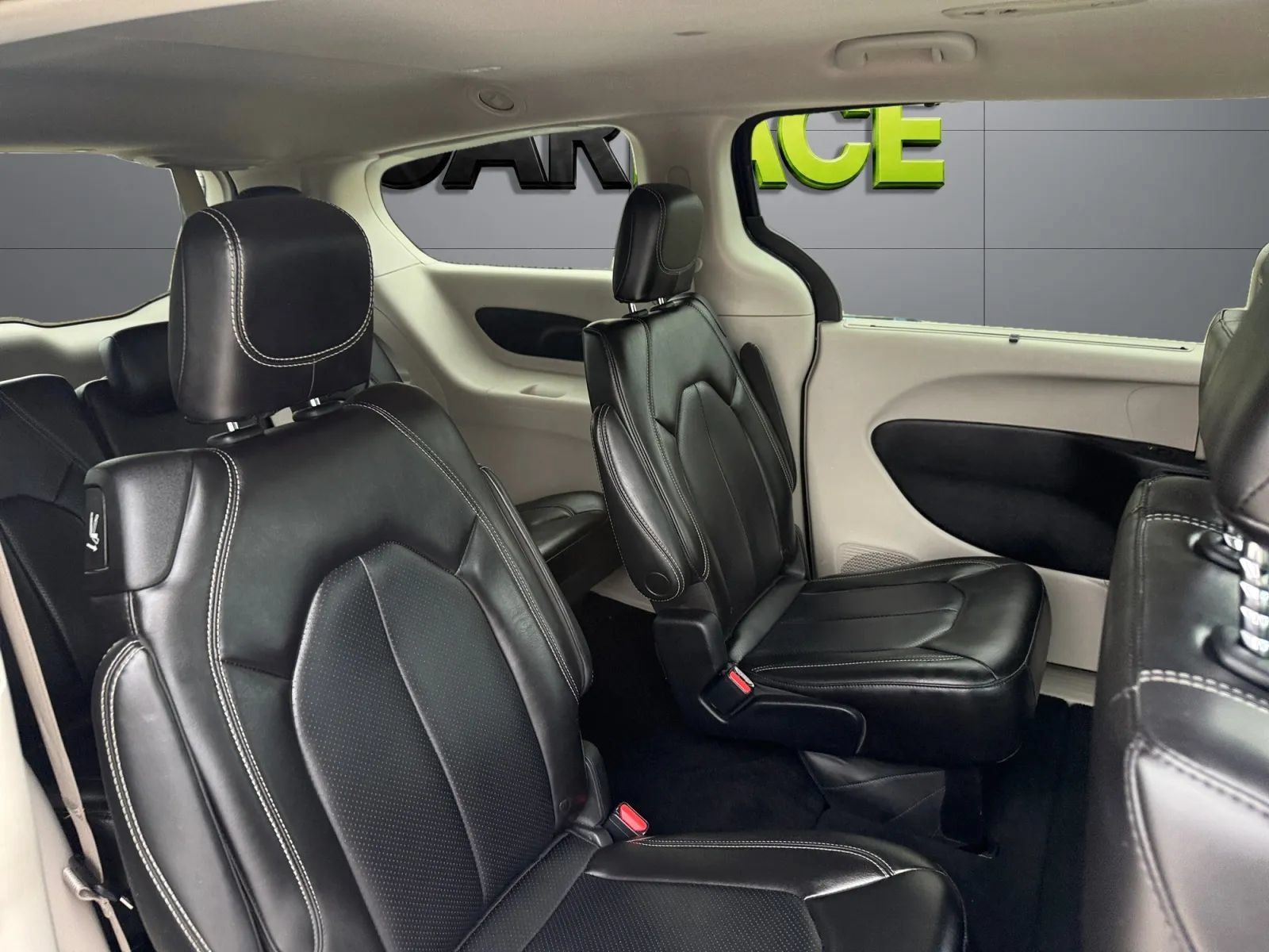 Used 2023 Chrysler Pacifica Touring-L FWD image 23