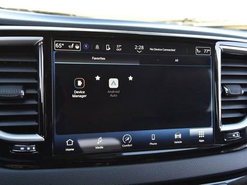 Used 2024 Chrysler Pacifica Touring-L image 15