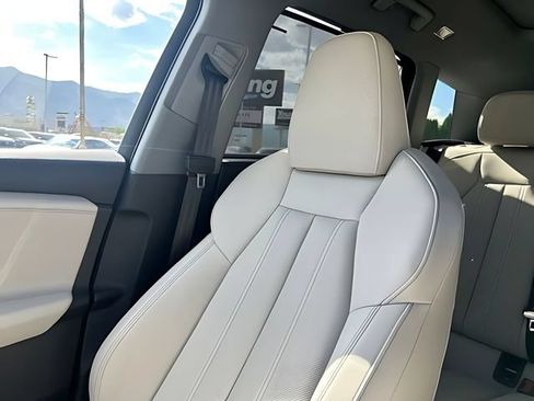 Used 2025 Audi Q6 e-tron Premium Plus w/ Premium Plus AWD/4WD image 37