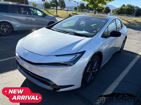 Used 2024 Toyota Prius XLE AWD/4WD image 14
