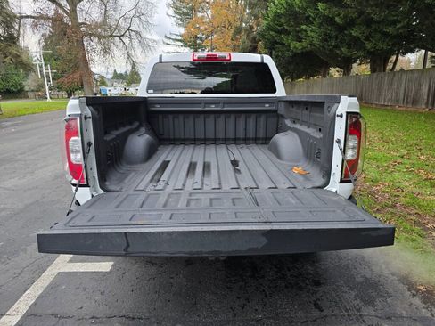 Used 2020 GMC Canyon 2WD Crew Cab image 6